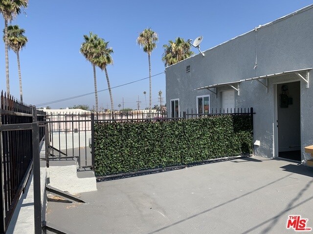 Building Photo - 4570 W Adams Blvd