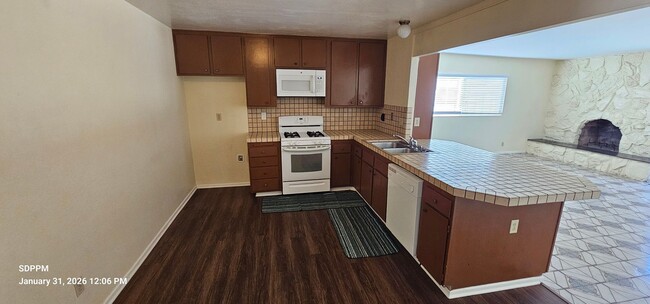 Building Photo - MIRA MESA / SAN DIEGO - Nice 4 Bedroom / 2 Bath House.  AVAILABLE NOW!!