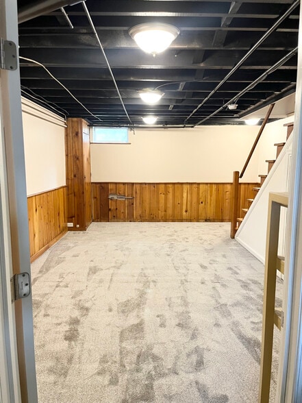 Building Photo - 906 Pine Heights Ave