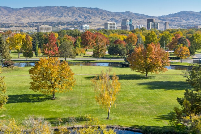 Building Photo - 529 S Beach St