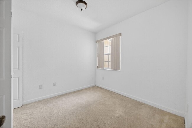 Building Photo - 1575 NE 33rd Ave