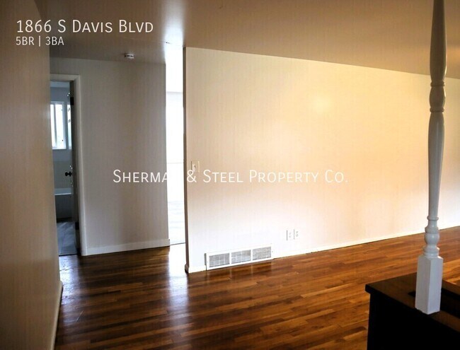 Building Photo - 1866 S Davis Blvd