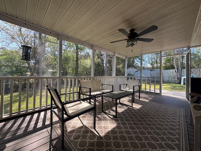 Building Photo - Lovely on Lance