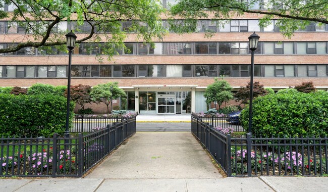 Building Photo - 135 Montgomery St