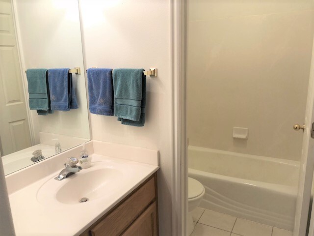 Split Bath - 885 E 350 N