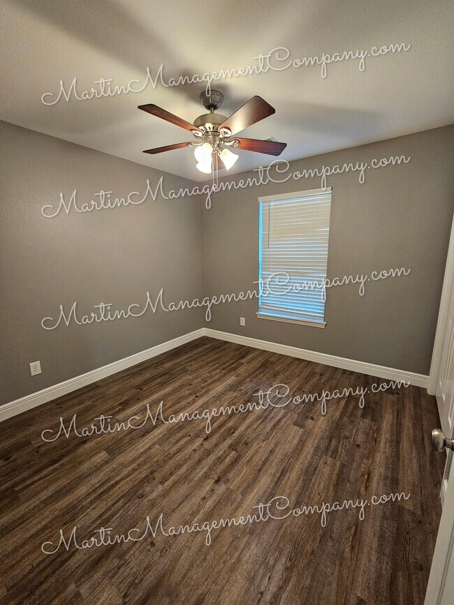 Building Photo - 3005 Aaron Ave