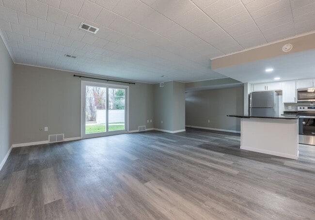 Building Photo - 2207 Aurora Dr
