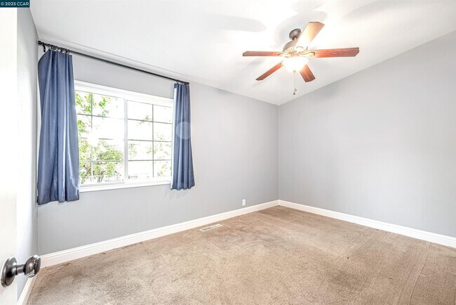 Building Photo - 1371 Juanita Dr