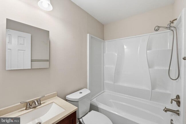 Building Photo - 524 Lancaster Pl