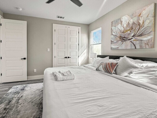 Building Photo - 2408 Pennsylvania Ave