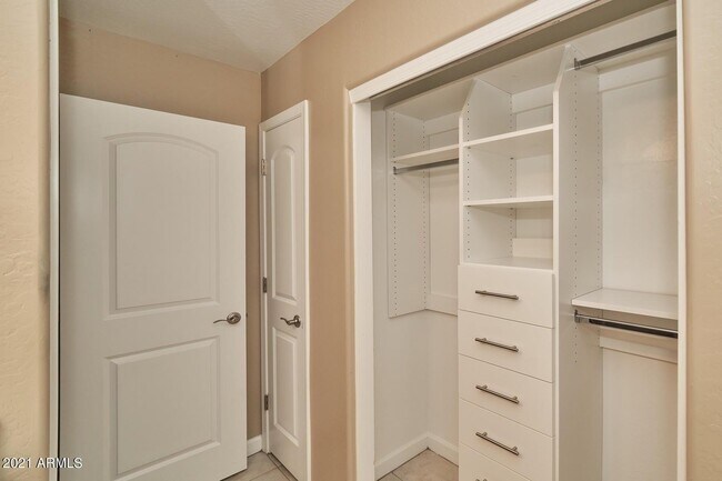 Building Photo - 240 W Juniper Ave