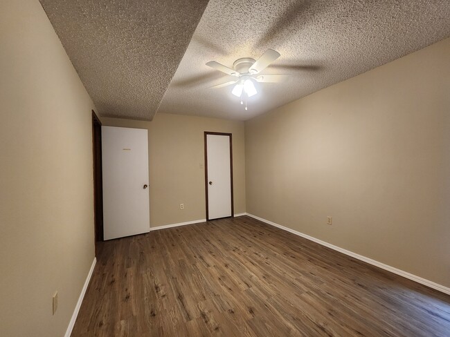Building Photo - 2810 NE Shelter Creek Dr