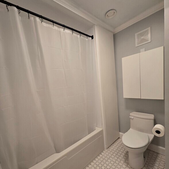 Bathroom - 1104 Pine St