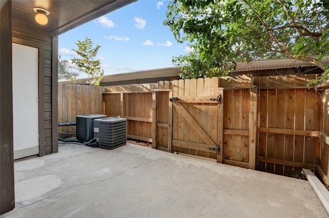 Building Photo - 2601 S Braeswood Blvd