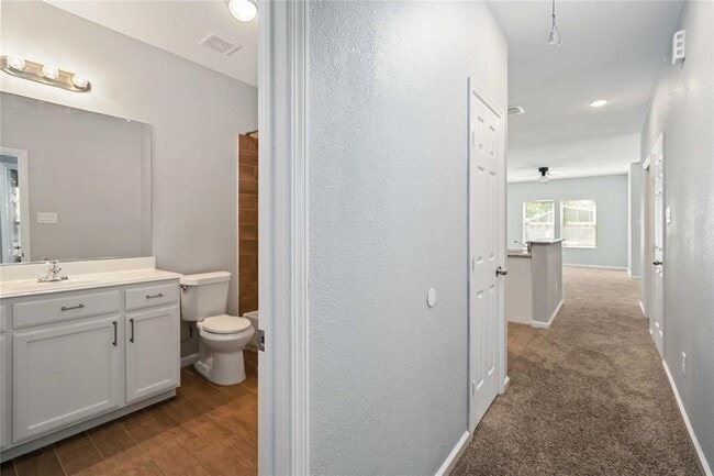 Building Photo - 5105 Southwind St