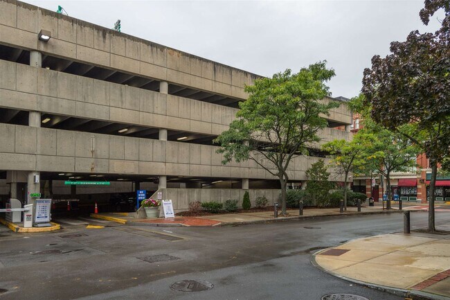 Building Photo - 875 Elm St