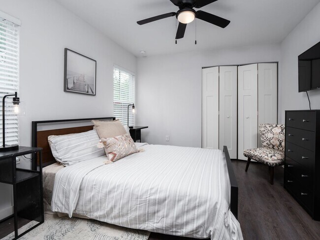 Building Photo - 4 Bedroom, 4 Bathroom House