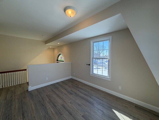 Building Photo - 129 Kenoza Ave