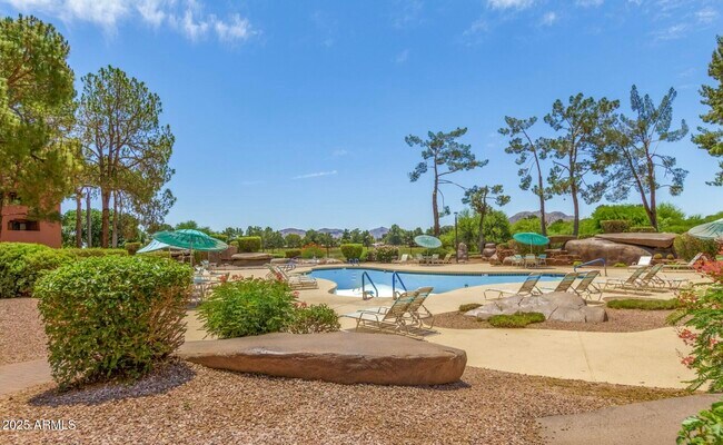 Building Photo - 4303 E Cactus Rd