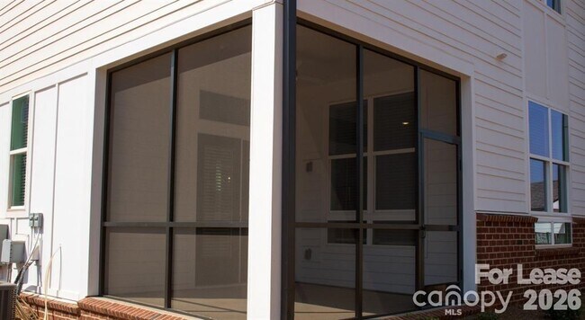 Building Photo - 17014 Fairmount Way