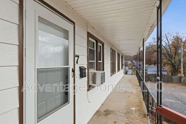 Building Photo - 1109 N Scott Ave