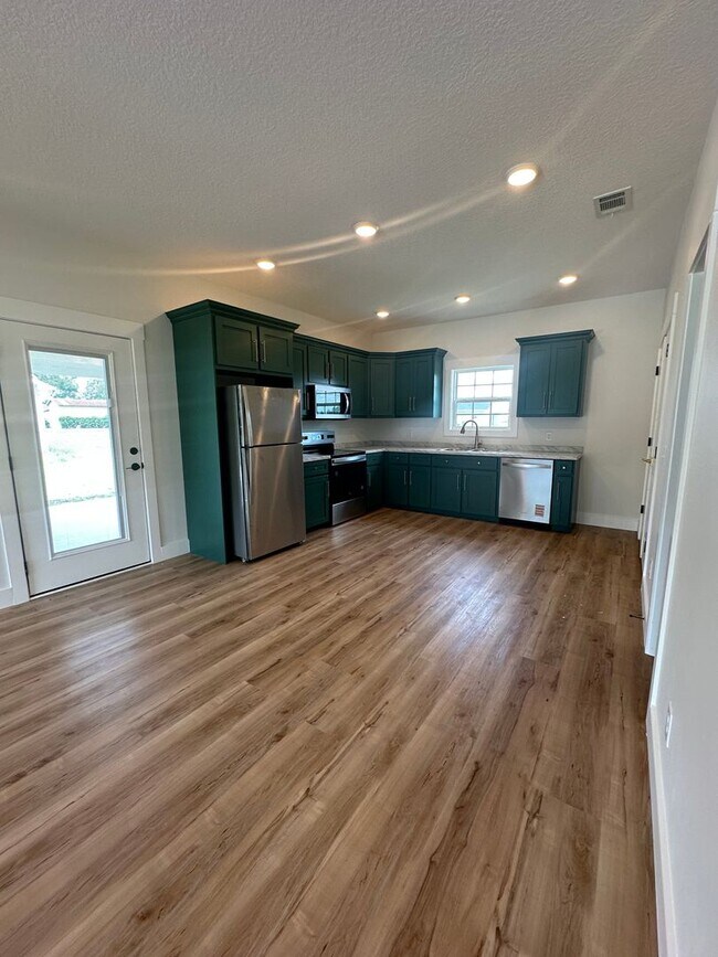 Building Photo - 3 Bed 2 Bath New Construction Home