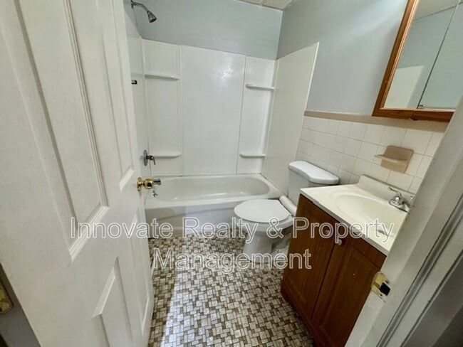 Building Photo - 29 Logan Ave