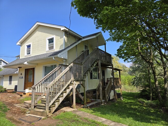 Building Photo - 190 Short Beach Rd