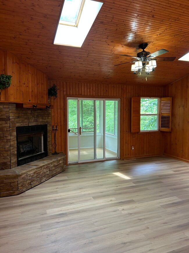 Building Photo - 466 Old Camptown Dr