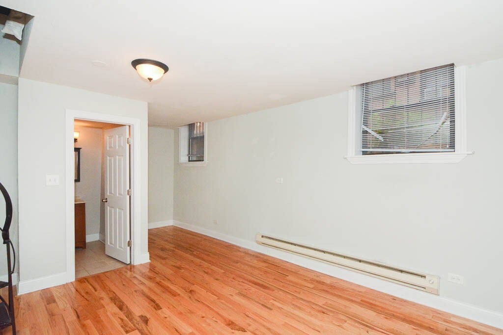 Building Photo - 826 W Cornelia Ave