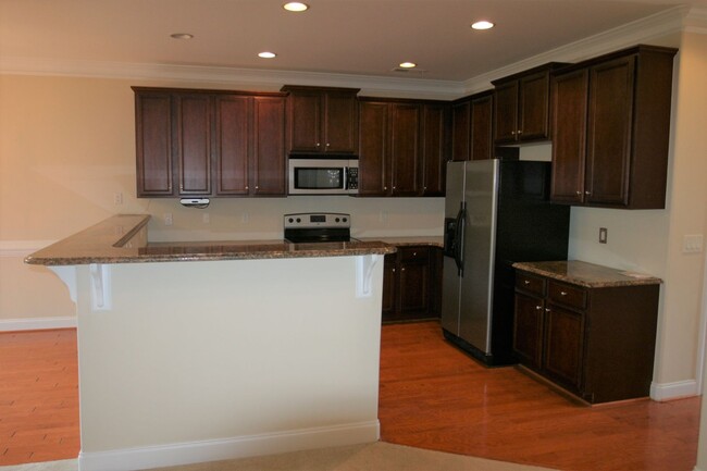 Building Photo - Renovated Townhouse In Winston-Salem