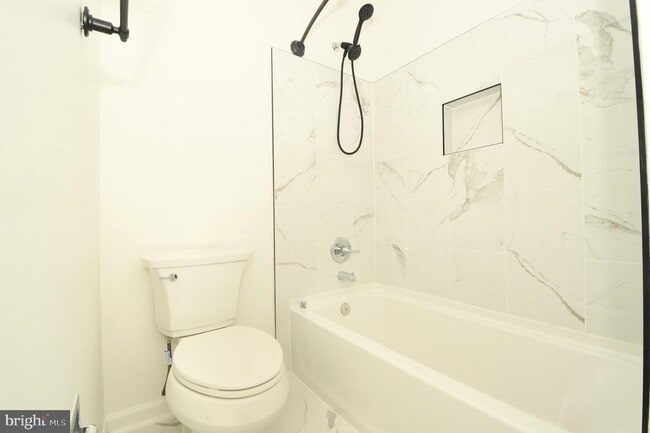 Building Photo - 8635 Union Pl