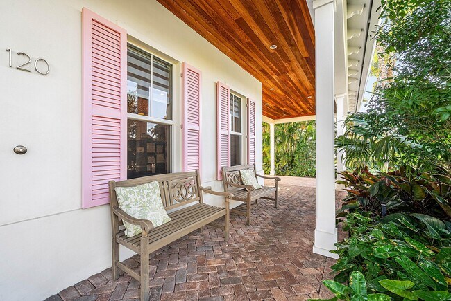 Building Photo - 120 Grove Way