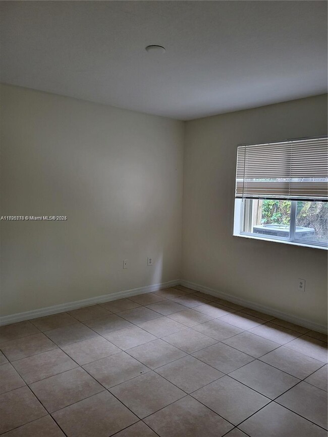 Building Photo - 1260 SE 31st Ct