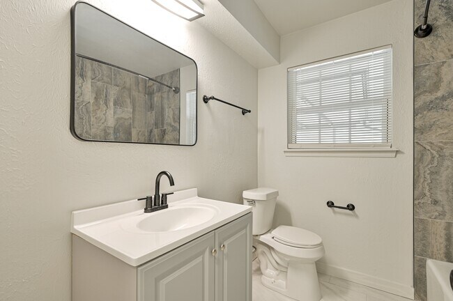 Building Photo - 2525 SE 47th St