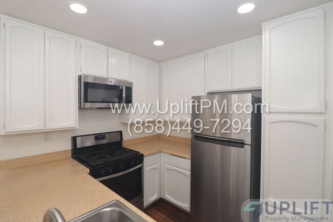 Building Photo - 820 Scranton St