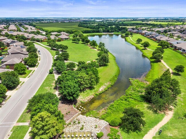 Building Photo - 18613 Falcon Pointe Blvd
