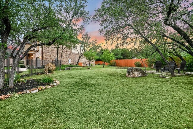 Building Photo - 223 Lake Como Dr