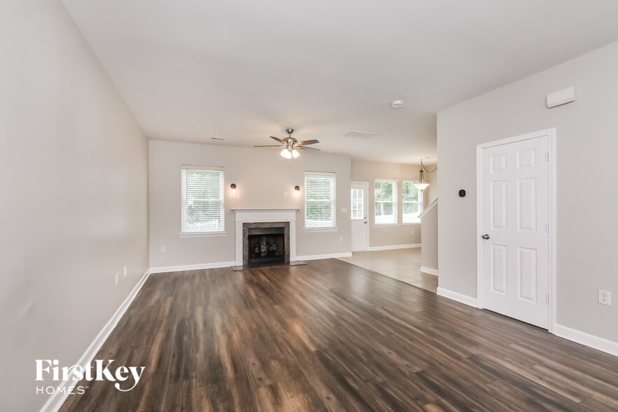 Building Photo - 4107 High Shoals Dr