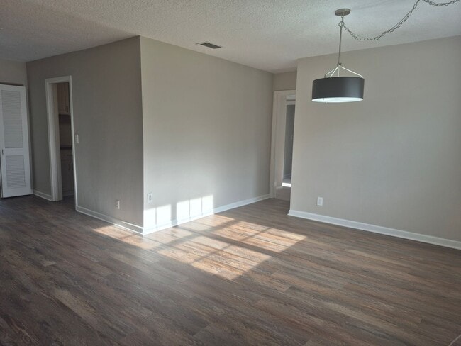 Building Photo - Welcome home