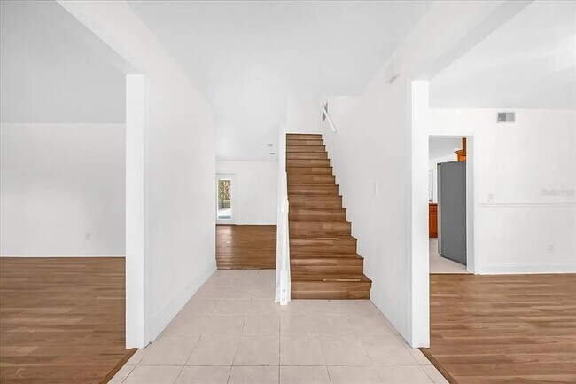 Building Photo - Beautiful 2 stories home with Pool available for rent !!!