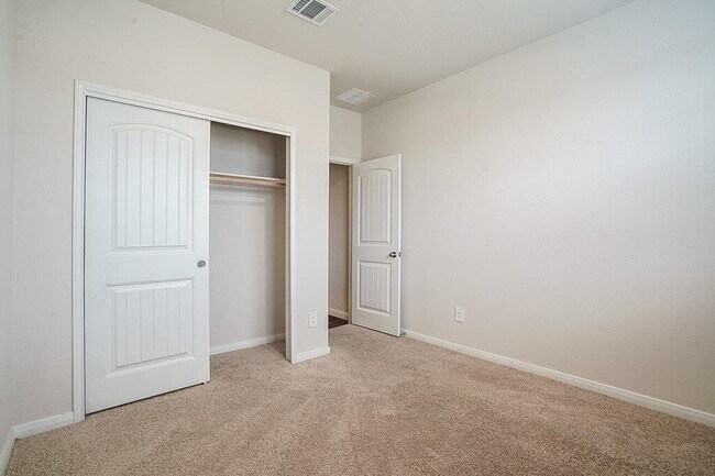 Building Photo - 224 Briggs Ln