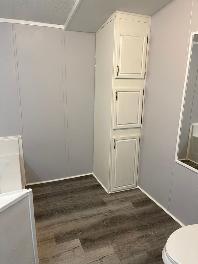 Building Photo - Renovated Home