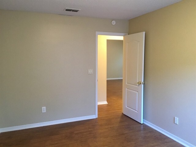 Building Photo - 245 Johns Glen Dr