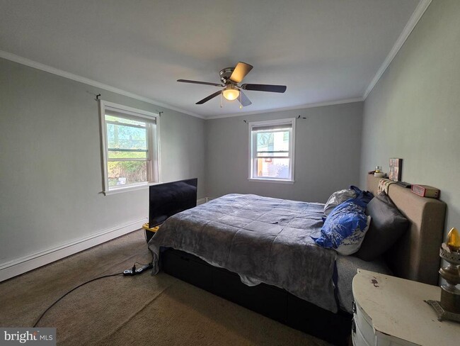 Building Photo - 14 Scarlet Ave