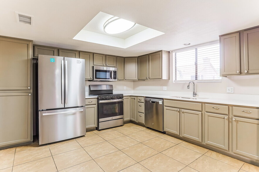 Building Photo - 1232 W Riviera Dr