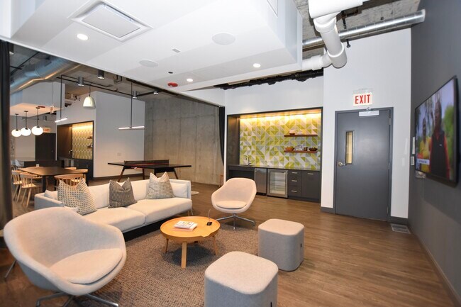 Building Photo - 60 E Randolph St