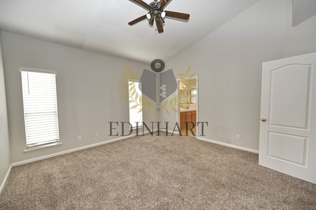Building Photo - 774 Applegate Ave