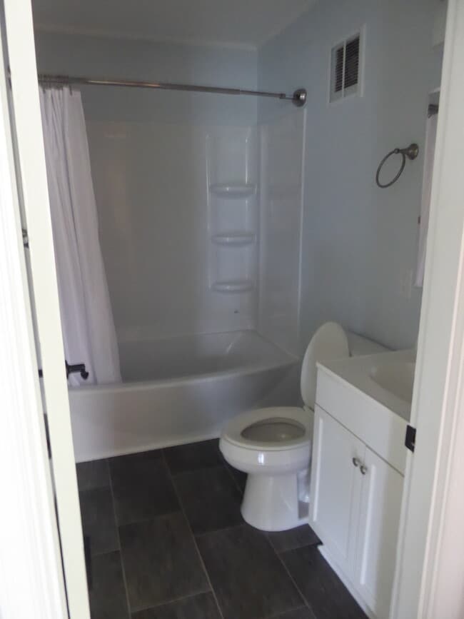 Building Photo - 209 N Bigby Dr
