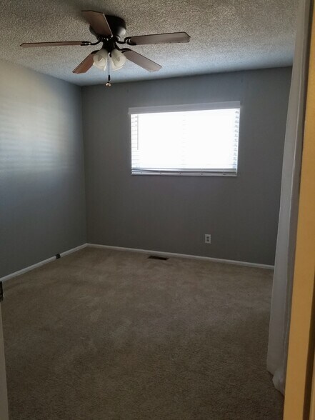 Master bedroom - 9725 Fillmore St